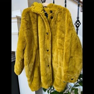 UGG coat faux-fur mustard yellow, NWT